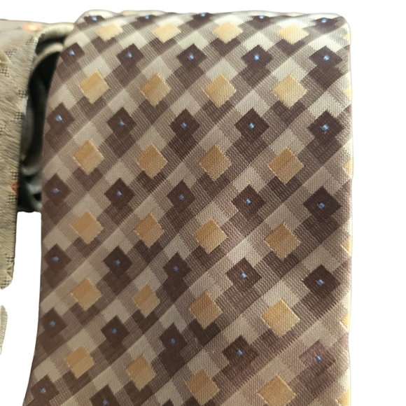 Van Heusen and Dimaggio Gold ties - Picture 7 of 8